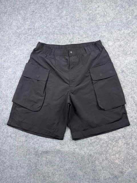 UNIQLO Black Cargo Shorts – Size L | Relaxed Fit