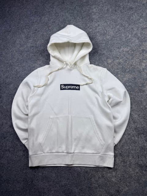 Pre-Loved Vintage "Pine Tree Tag" Supreme Box Logo Pullover Hoodie - White | Women's Size L