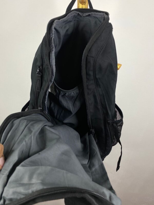 Nike travelling bag - Image 6