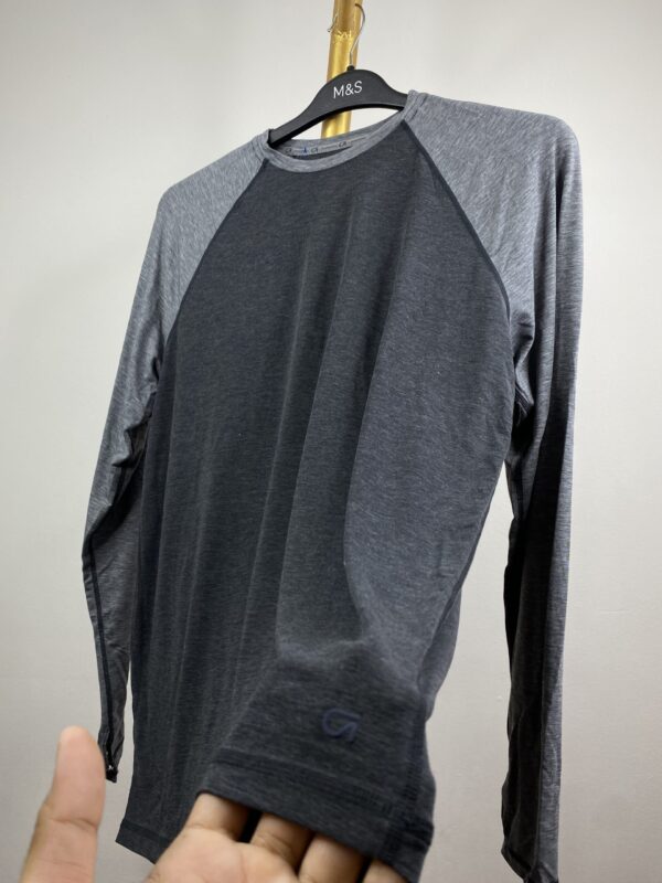 GAP FIT FULL T-SHIRT - LARGE - Image 3