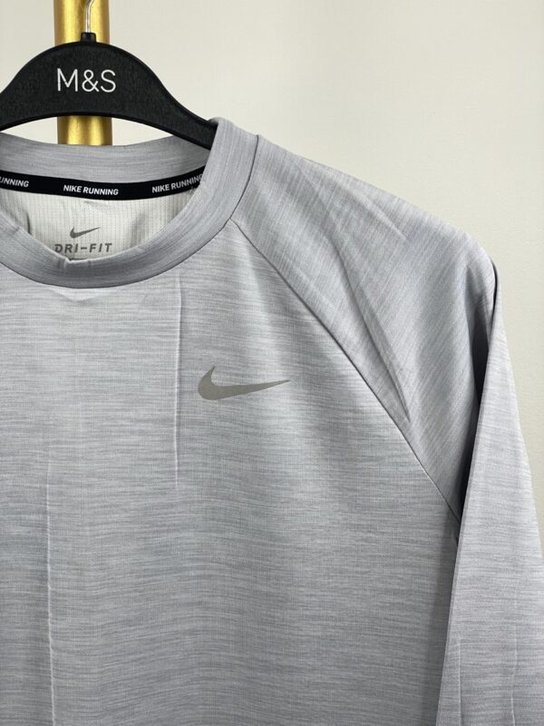 Nike drift full sleeve T-shirt - SMALL - Image 3