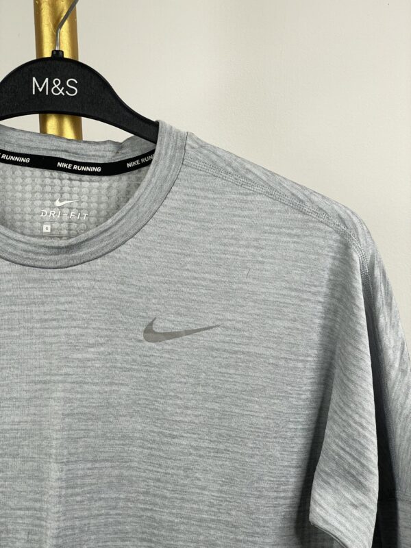 Nike dri-fit T-shirt- SMALL - Image 2