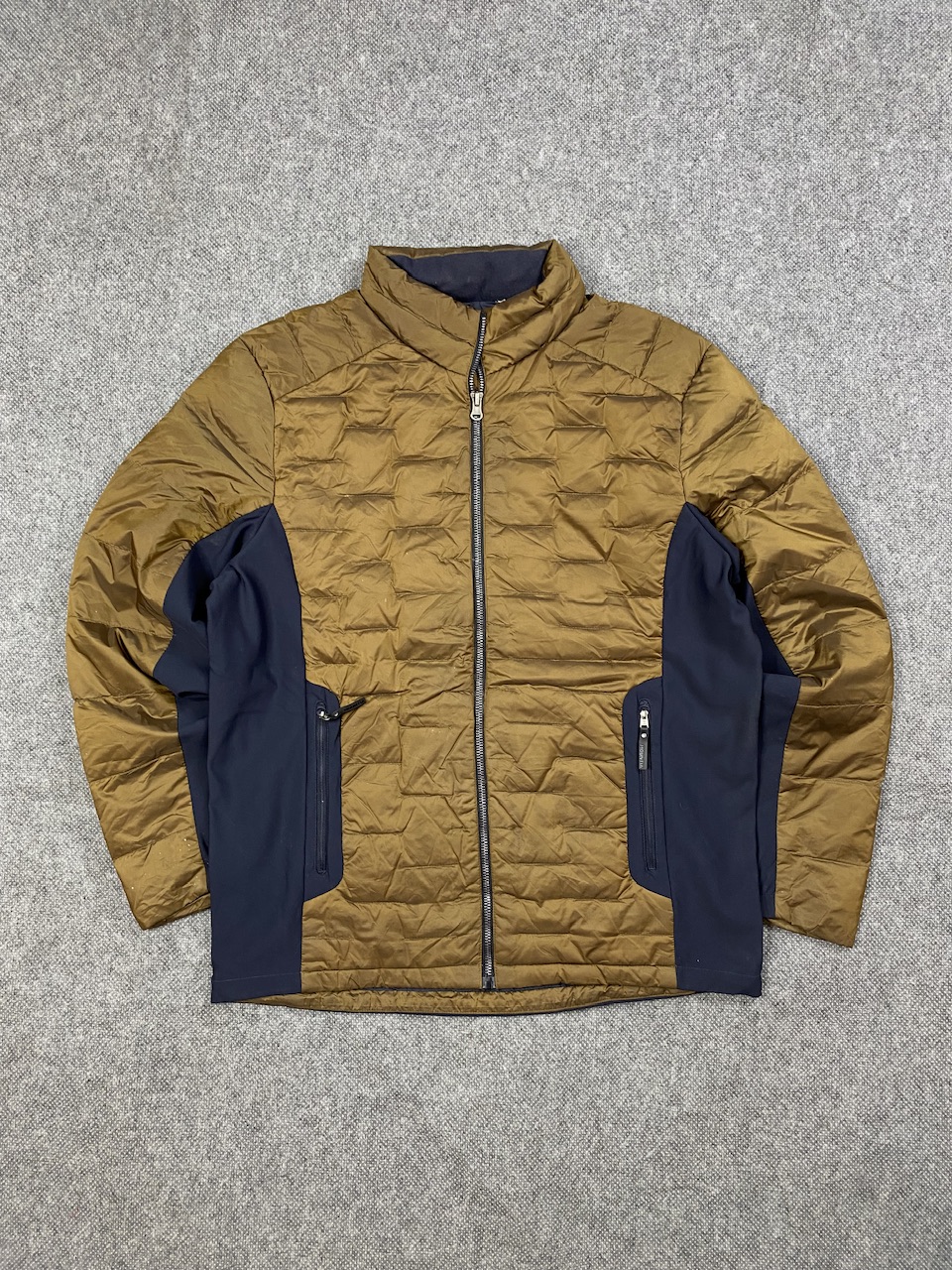 Premium puffer jacket - LARGE