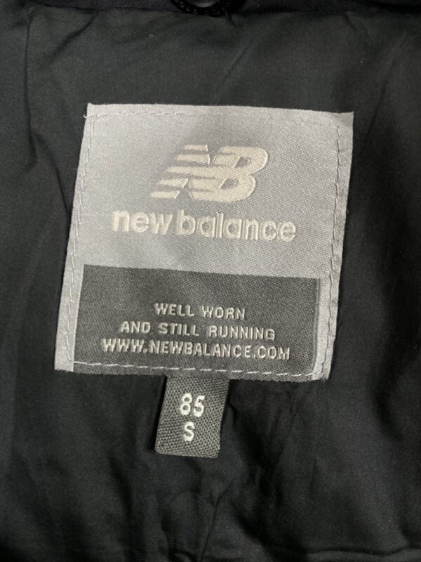 NEW BALANCE PUFFER JACKET WOMEN - SMALL - Image 4