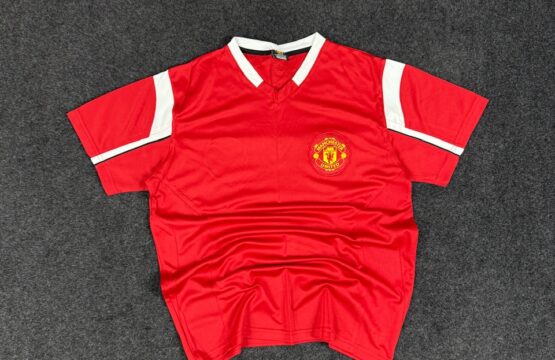 Manchester United Shirt Red V neck Football Soccer Jersey Crest Logo - MEDIUM