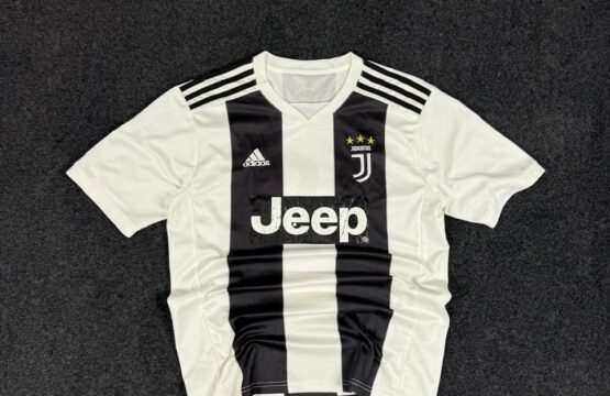 Juventus 2018/2019 home soccer football jersey adidas - MEDIUM