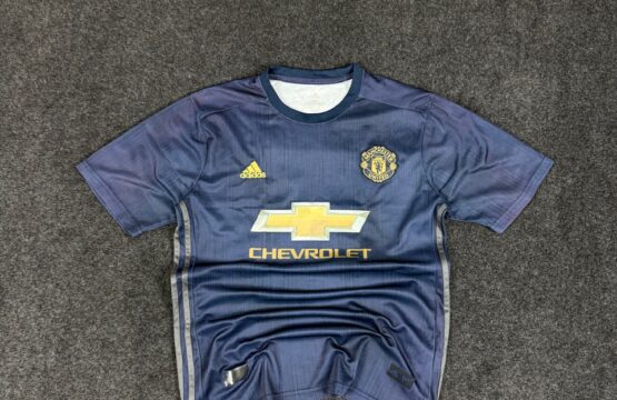 Adidas Manchester United soccer jersey - MEDIUM