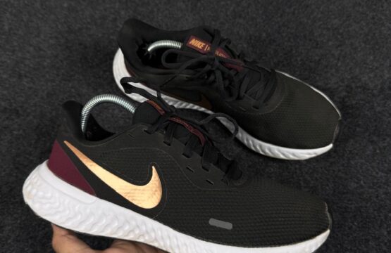 nike revolution 5 maroon running shoes -UK 7