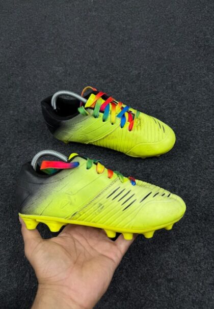 Football soccer shoes UK3