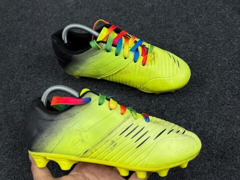 Football soccer shoes UK3