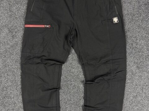 Black yak outdoor mountain pants - LARGE