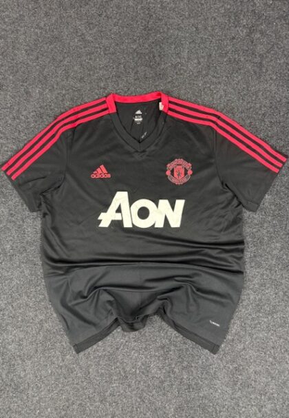 ADIDAS MANCHESTER UNITED FOOTBALL JERSEY - XL