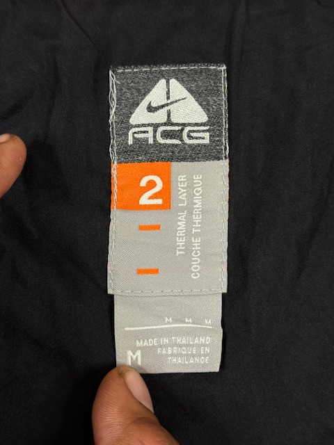 Nike acg thermal layer insulated jacket – black | winter outdoor wear (size m) Nike ACG Thermal Layer Insulated Jacket – Black | Winter Outdoor Wear (Size M) - Image 3