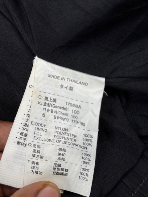 Nike acg thermal layer insulated jacket – black | winter outdoor wear (size m) Nike ACG Thermal Layer Insulated Jacket – Black | Winter Outdoor Wear (Size M) - Image 5