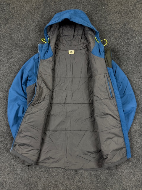 Mizuno hooded padded winter jacket – blue & grey | zip-up | size m Mizuno Hooded Padded Winter Jacket – Blue & Grey | Zip-Up | Size M - Image 4