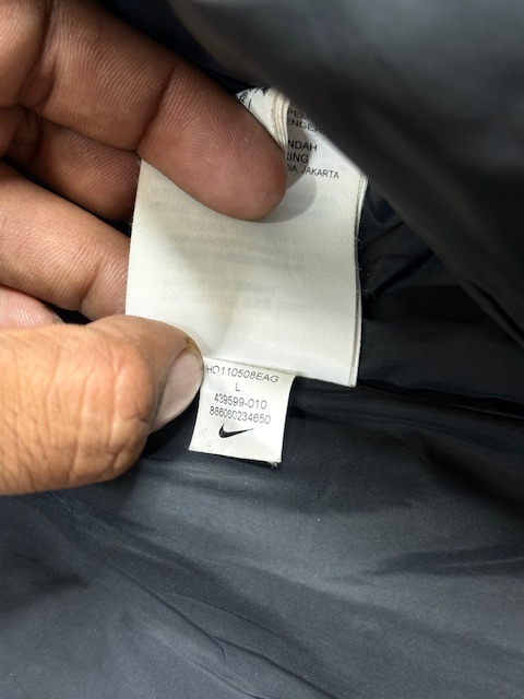 Nike Women’s Black Puffer Jacket – Zip-Up Winter Wear | Size L - Image 4