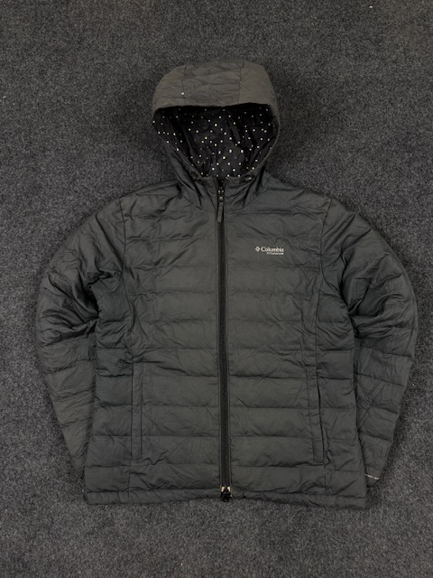 Columbia women’s reversible down jacket – hooded | winter wear | size m Columbia Women’s Reversible Down Jacket – Hooded | Winter Wear | Size M - Image 5