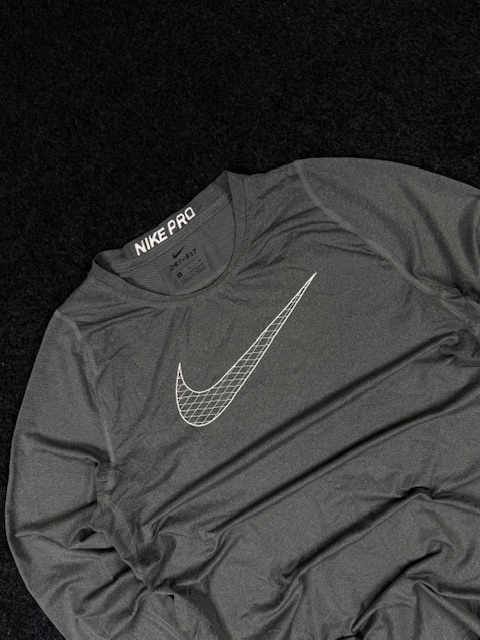 Nike pro dri-fit compression long sleeve t-shirt (size l) Nike Pro Dri-Fit Compression Long Sleeve T-Shirt (Size L) - Image 2