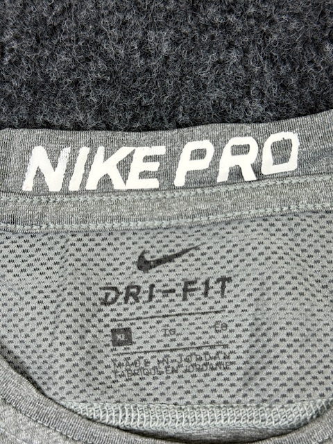 Nike pro dri-fit compression long sleeve t-shirt (size l) Nike Pro Dri-Fit Compression Long Sleeve T-Shirt (Size L) - Image 3