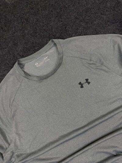 Under Armour HeatGear Summer Sports T-Shirt | Lightweight Gym Wear – Size L/XL
