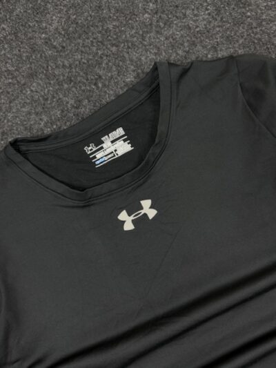 Under Armour ColdGear Women’s Fitted Long Sleeve Training Top – Black (Size L)