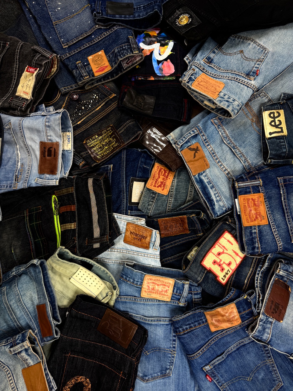Img_6750 Branded second hand denim jeans bundle including Levi’s, Wrangler and Lee for online thrift store India collection.