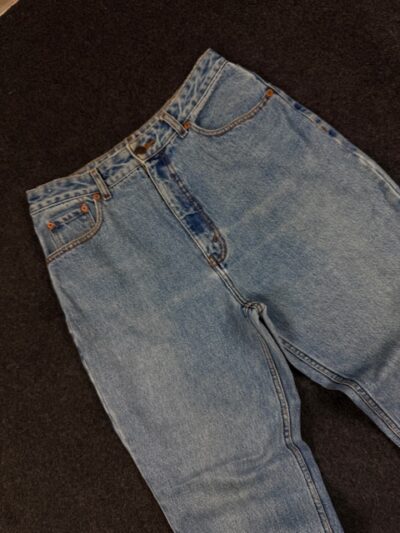 Levi’s Vintage High-Waisted Baggy Mom Jeans – Light Blue Faded Wash – (W30 L39)