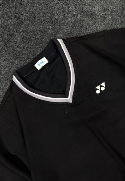 Yonex V-Neck Black Sweatshirt Sportswear (L)