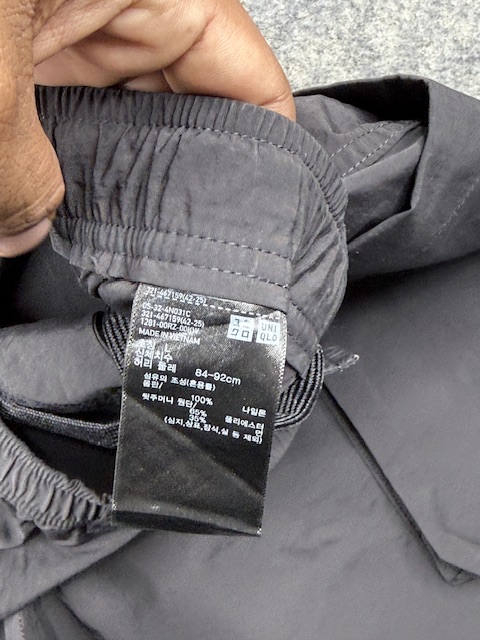 UNIQLO Black Cargo Shorts – Size L | Relaxed Fit UNIQLO Black Cargo Shorts – Size L | Relaxed Fit - Image 2