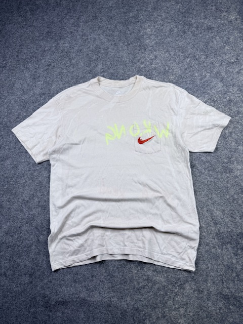 Nike the nike tee white loose fit graphic t-shirt – l Nike The Nike Tee White Loose Fit Graphic T-Shirt – L