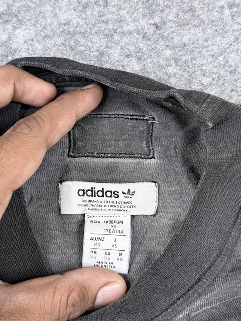 Adidas vintage oversized black heavyweight t-shirt xs/s Adidas Vintage Oversized Black Heavyweight T-Shirt XS/S - Image 3