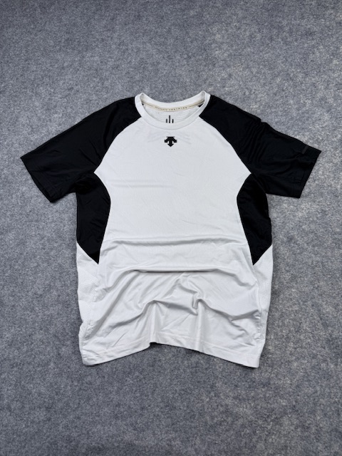 Descente training performance t-shirt black & white m Descente Training Performance T-Shirt Black & White M