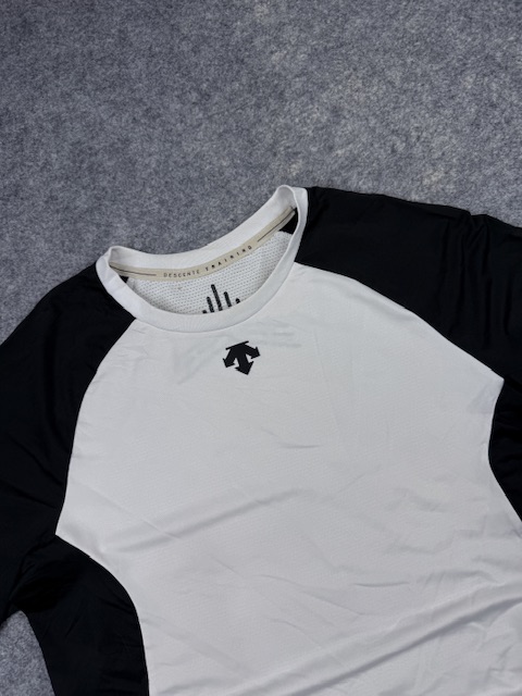 Descente training performance t-shirt black & white m Descente Training Performance T-Shirt Black & White M - Image 3