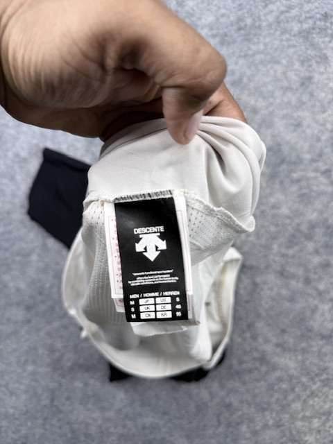 Descente training performance t-shirt black & white m Descente Training Performance T-Shirt Black & White M - Image 2