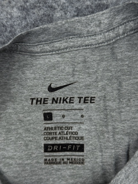Nike Dri-FIT Villanova Graphic Long Sleeve T-Shirt L Grey Nike Dri-FIT Villanova Graphic Long Sleeve T-Shirt L Grey - Image 3