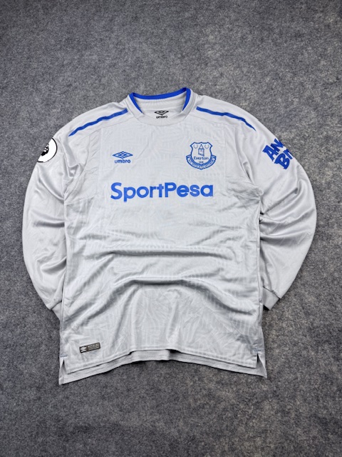 Umbro Everton FC Lookman #31 Long Sleeve Football Jersey – Size L Umbro Everton FC Lookman #31 Long Sleeve Football Jersey – Size L