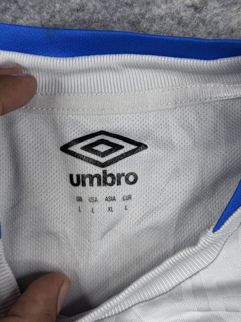 Umbro Everton FC Lookman #31 Long Sleeve Football Jersey – Size L Umbro Everton FC Lookman #31 Long Sleeve Football Jersey – Size L - Image 3