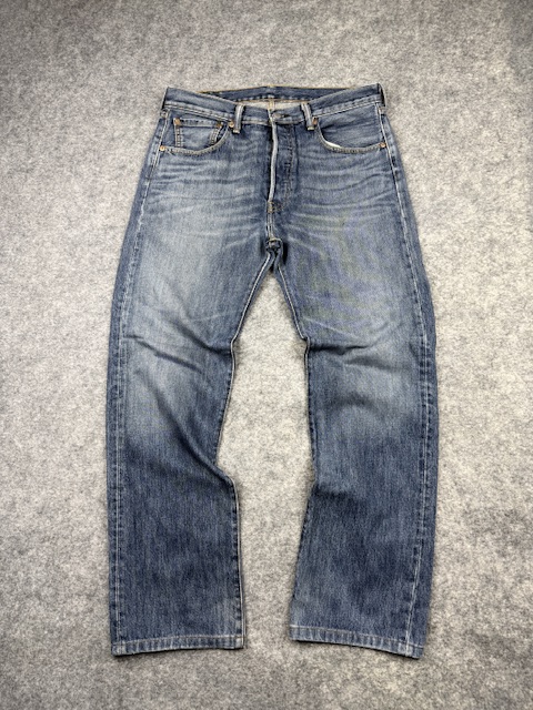 Authentic Pre-Loved Levi's 501 Straight Fit Denim Jeans - Medium Wash | Size W33 L32 Authentic Pre-Loved Levi's 501 Straight Fit Denim Jeans - Medium Wash | Size W33 L32