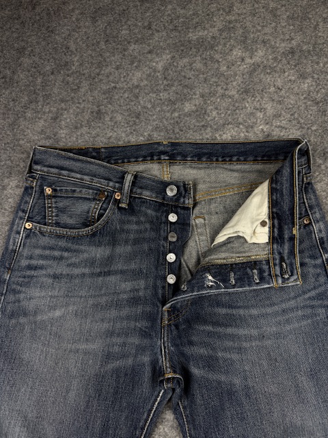 Authentic Pre-Loved Levi's 501 Straight Fit Denim Jeans - Medium Wash | Size W33 L32 Authentic Pre-Loved Levi's 501 Straight Fit Denim Jeans - Medium Wash | Size W33 L32 - Image 3