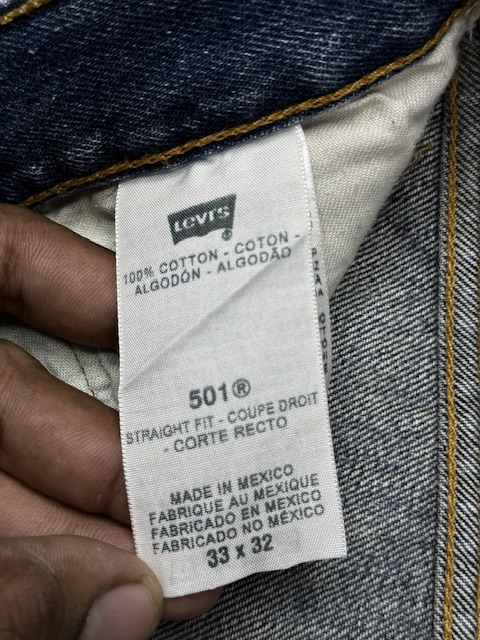 Authentic Pre-Loved Levi's 501 Straight Fit Denim Jeans - Medium Wash | Size W33 L32 Authentic Pre-Loved Levi's 501 Straight Fit Denim Jeans - Medium Wash | Size W33 L32 - Image 4