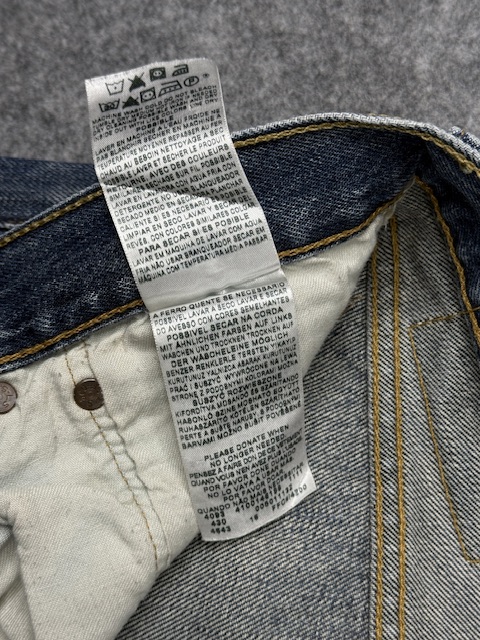 Authentic Pre-Loved Levi's 501 Straight Fit Denim Jeans - Medium Wash | Size W33 L32 Authentic Pre-Loved Levi's 501 Straight Fit Denim Jeans - Medium Wash | Size W33 L32 - Image 5
