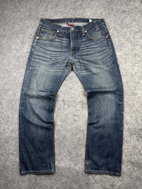 Authentic Pre-Loved Levi's 504 Regular Straight Fit Jeans - Medium Blue Wash | Size W34 Authentic Pre-Loved Levi's 504 Regular Straight Fit Jeans - Medium Blue Wash | Size W34