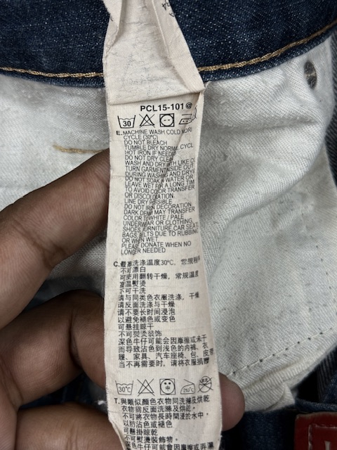 Authentic Pre-Loved Levi's 504 Regular Straight Fit Jeans - Medium Blue Wash | Size W34 Authentic Pre-Loved Levi's 504 Regular Straight Fit Jeans - Medium Blue Wash | Size W34 - Image 7