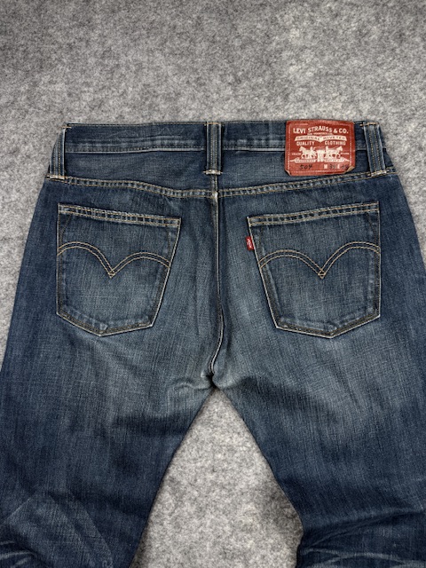 Authentic Pre-Loved Levi's 504 Regular Straight Fit Jeans - Medium Blue Wash | Size W34 Authentic Pre-Loved Levi's 504 Regular Straight Fit Jeans - Medium Blue Wash | Size W34 - Image 8