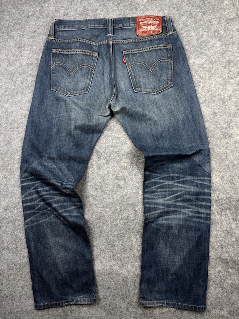 Authentic Pre-Loved Levi's 504 Regular Straight Fit Jeans - Medium Blue Wash | Size W34 Authentic Pre-Loved Levi's 504 Regular Straight Fit Jeans - Medium Blue Wash | Size W34 - Image 10