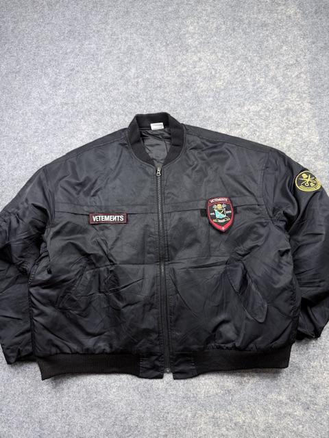 VETEMENTS Tricots Hiver 2020 Oversized Bomber Jacket Black – XXL VETEMENTS Tricots Hiver 2020 Oversized Bomber Jacket Black – XXL