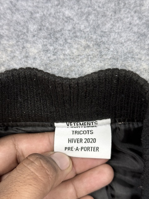 VETEMENTS Tricots Hiver 2020 Oversized Bomber Jacket Black – XXL VETEMENTS Tricots Hiver 2020 Oversized Bomber Jacket Black – XXL - Image 3