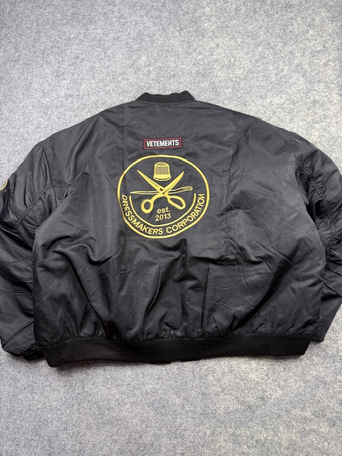VETEMENTS Tricots Hiver 2020 Oversized Bomber Jacket Black – XXL VETEMENTS Tricots Hiver 2020 Oversized Bomber Jacket Black – XXL - Image 4