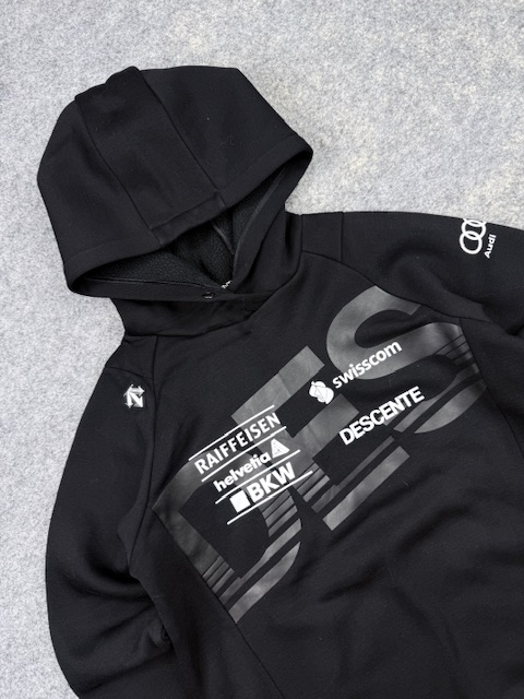 Authentic Pre-Loved Descente Ski Athletic Hoodie - Black Sponsor Graphic Skiwear | Size Women's XS Authentic Pre-Loved Descente Ski Athletic Hoodie - Black Sponsor Graphic Skiwear | Size Women's XS - Image 2