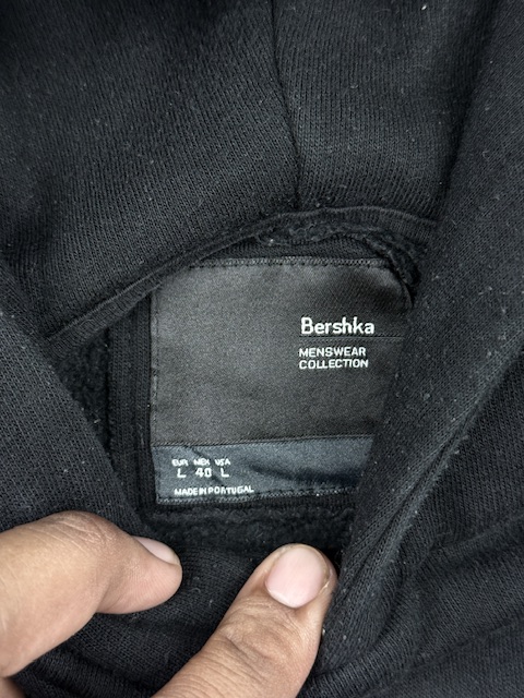 Authentic Pre-Loved Bershka "Where Desert" Graphic Pullover Hoodie - Black | Size L (Oversized Fit) Authentic Pre-Loved Bershka "Where Desert" Graphic Pullover Hoodie - Black | Size L (Oversized Fit) - Image 4